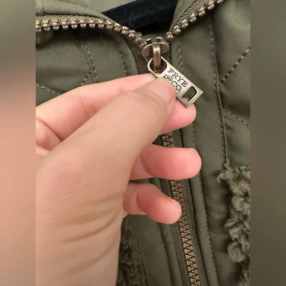 Frye and Co. Lightweight Sherpa Quilted Green Bomber Jacket - Picture 9 of 11